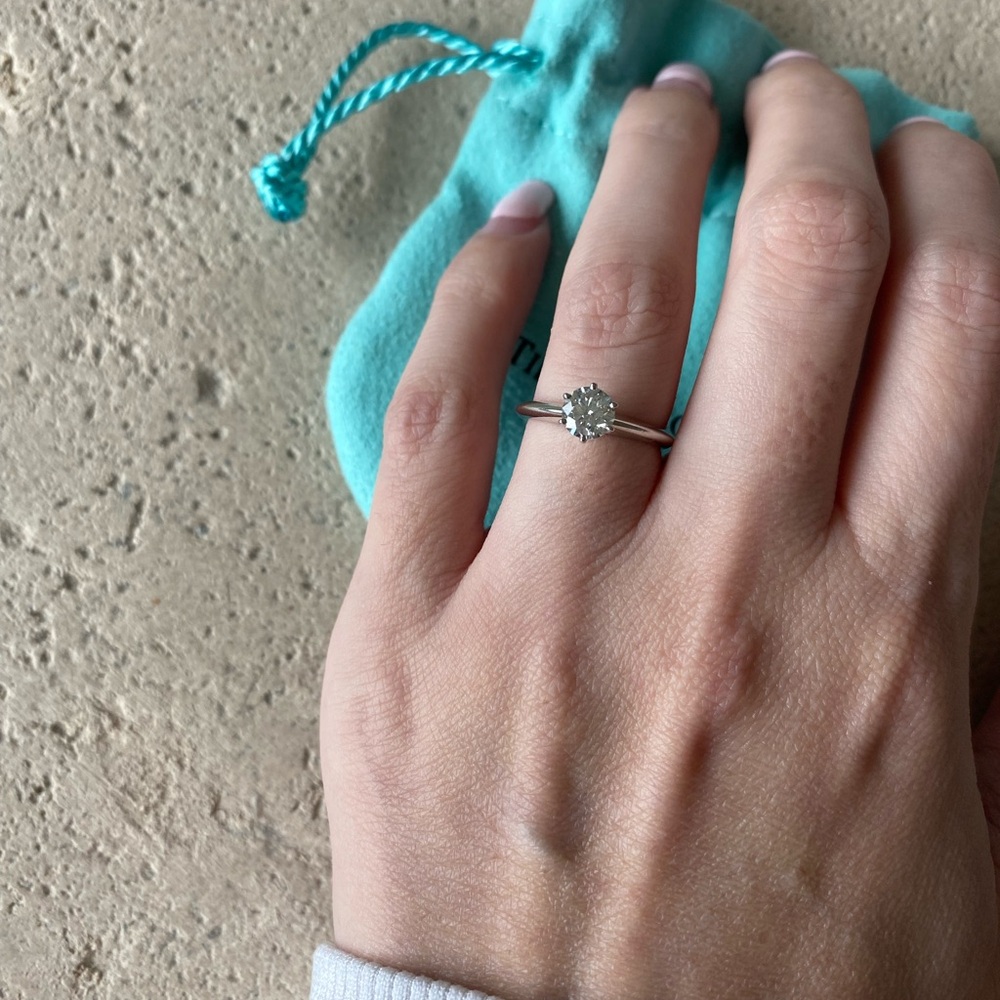 Tiffany & Co Engagement Ring - PLATINUM - Natural Dimond (NEED TO SELL)